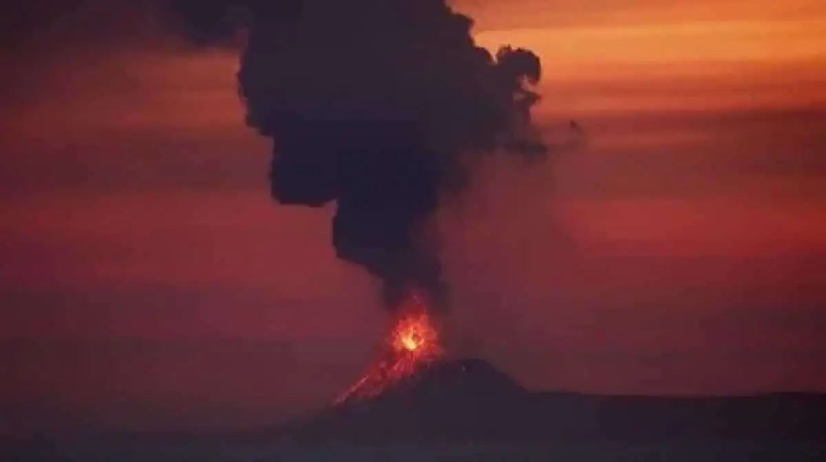 Erupsi Gunung Anak Krakatau. Foto: Ist