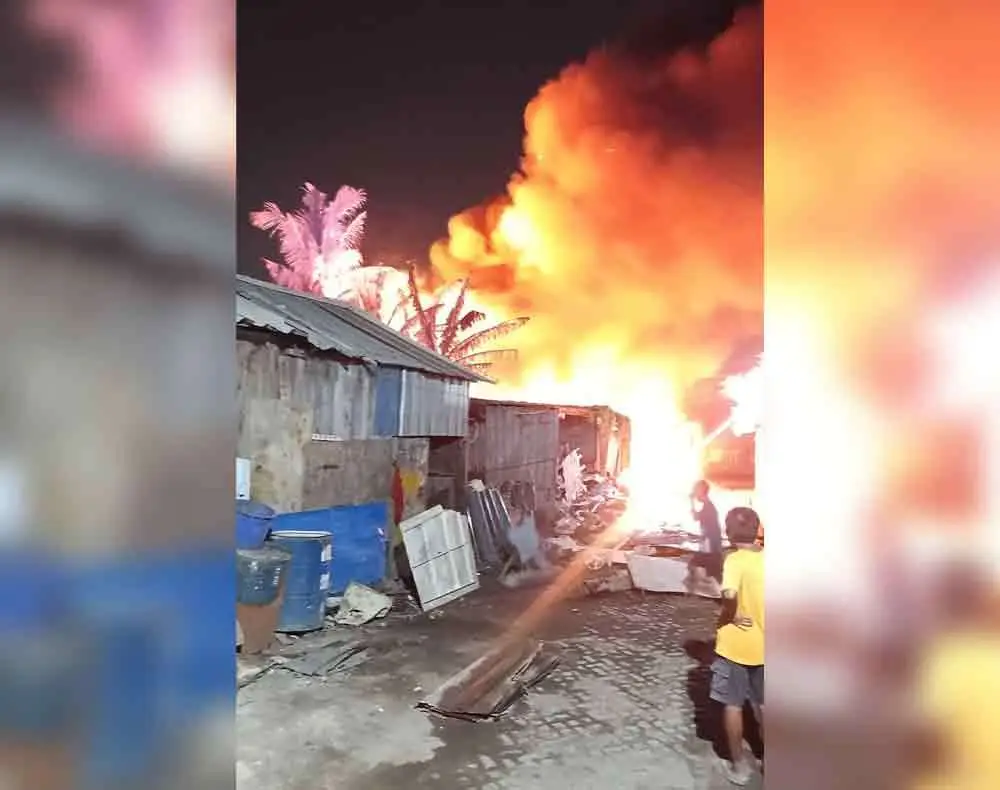 Diduga Korsleting Kipas Angin, Rumah dan Kendaraan di Roomo Gresik Terbakar