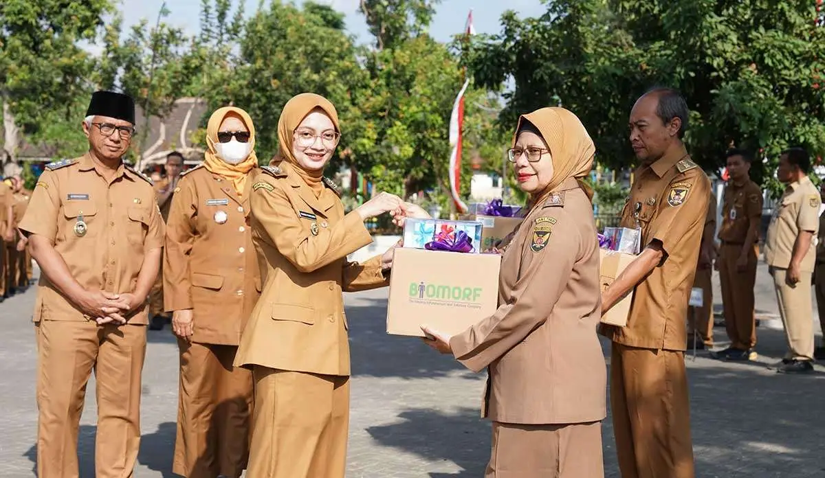 Wali Kota Kediri Serahkan Mesin Cetak KTP-el ke 46 Kelurahan