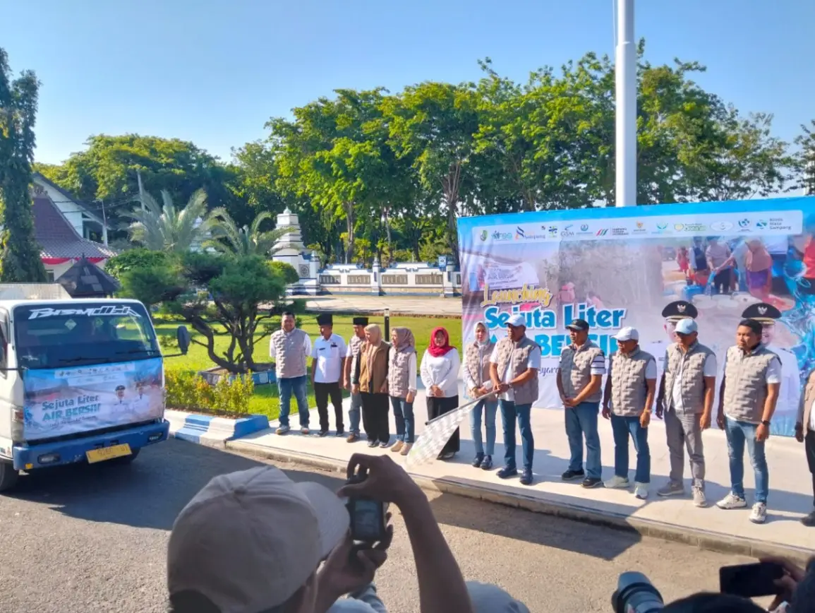 Kekeringan Meluas, Bupati Sampang Lepas Distribusi 1 Juta Liter Air Bersih