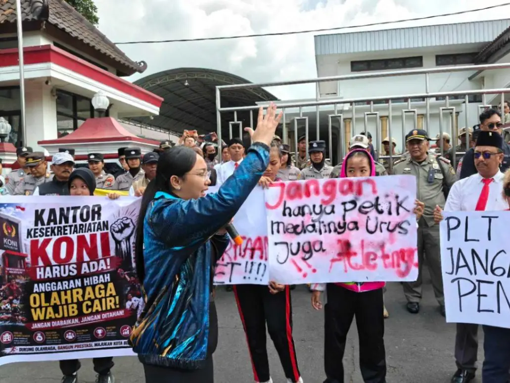 Protes Dana Hibah KONI Blitar, Wakil Wali Kota Ikut Turun Jalan Bersama Atlet