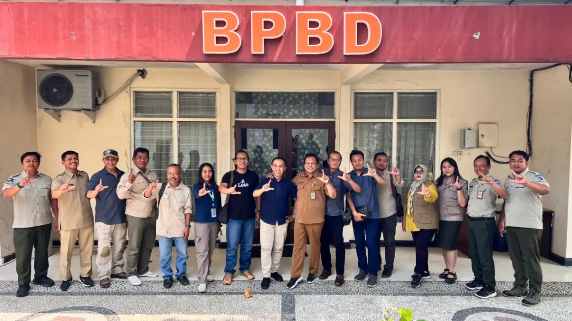 Kepala Pelaksana BPBD Kabupaten Kediri, Ariyanto bersama Ketua FPRB Kabupaten Kediri dan jajaran. (Ist).