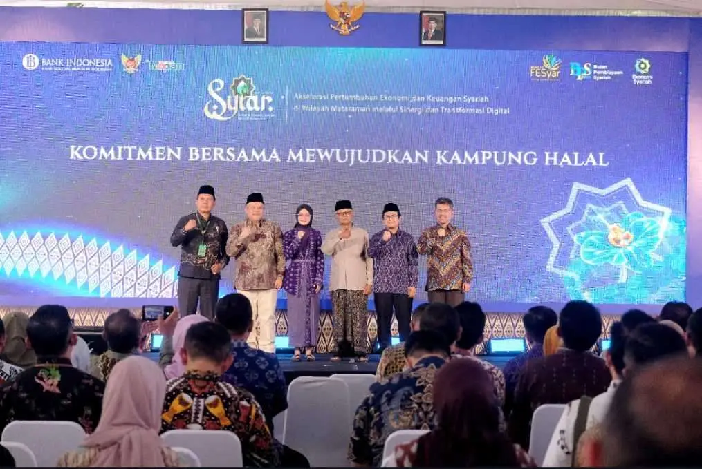 Ketua Umum Majelis Ulama Indonesia (MUI), K.H. Anwar Iskandar (nomor 4 dari kiri) saat pembukaan SYIAR 2026. (Ist).