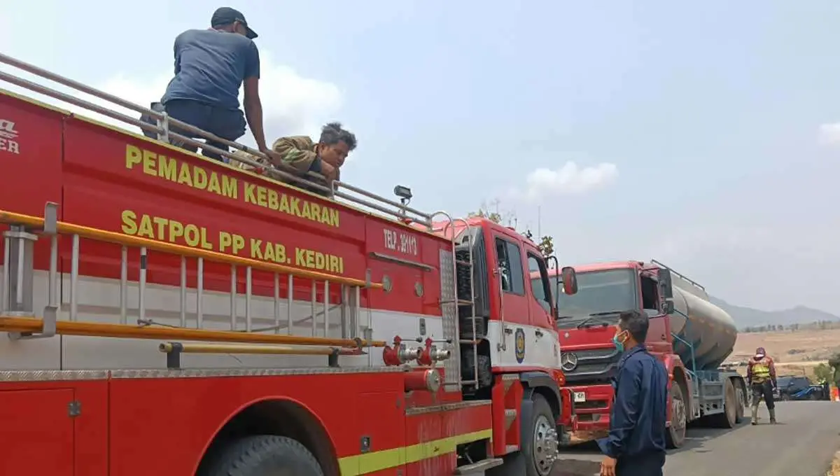 Kebakaran Lahan Bandara Dhoho Kediri Diduga dari Puntung Rokok