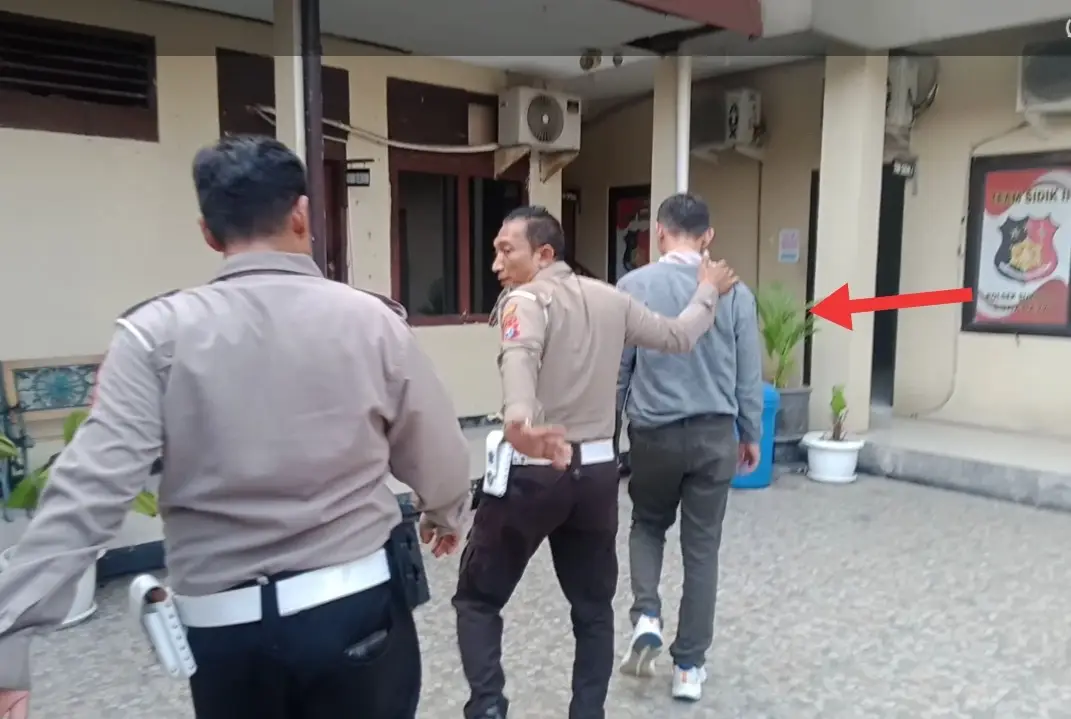 Alphard Tabrak 8 Kendaraan di Surabaya, Sopir yang Sempat Coba Kabur Diamankan Polsek Sukolilo