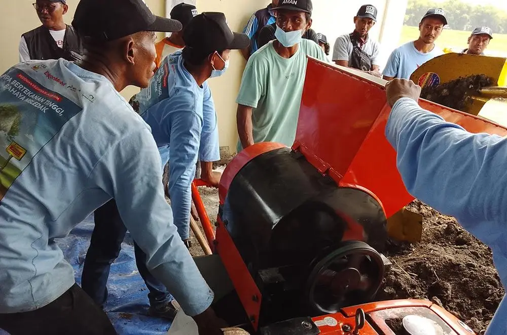 Ubah Limbah Kotoran Ternak Jadi Berkah, Petani Jalur Pipa Banyu Urip Pelopori Produksi Bokashi