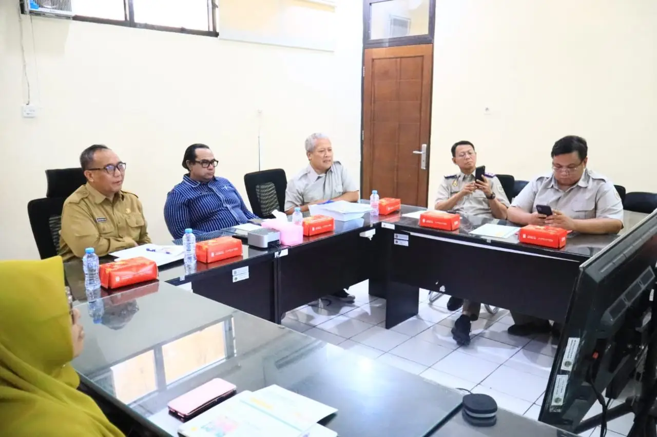 Sekda Gresik Achmad Washil MR rapat bersama jajaran ATR/BPN Provinsi Jawa Timur. foto: ist.