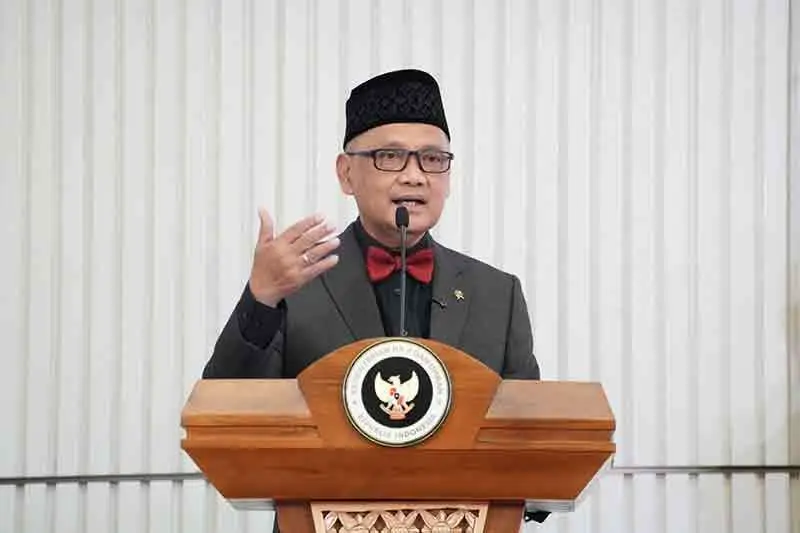 Menhaj Gus Irfan: Tantangan Haji 2027 Lebih Berat, Kemenhaj Jangan Berpuas Diri