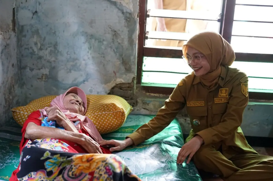 Vinanda Datangi Rumah Warga, Pemkot Kediri Salurkan 17 Alat Bantu Disabilitas