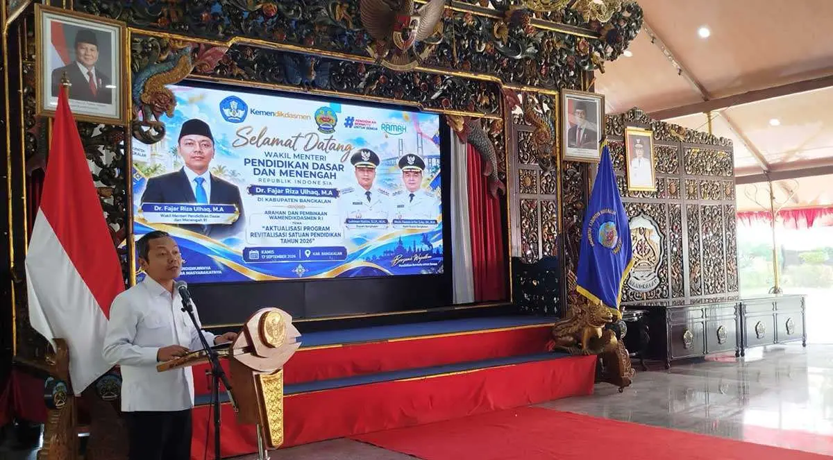 Wamendikdasmen Tinjau Revitalisasi Pendidikan di Bangkalan
