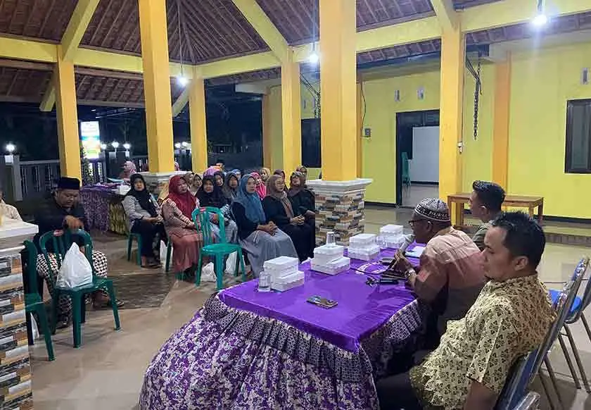 Pertemuan antarlembaga yang diadakan oleh Pemdes Klagenserut.