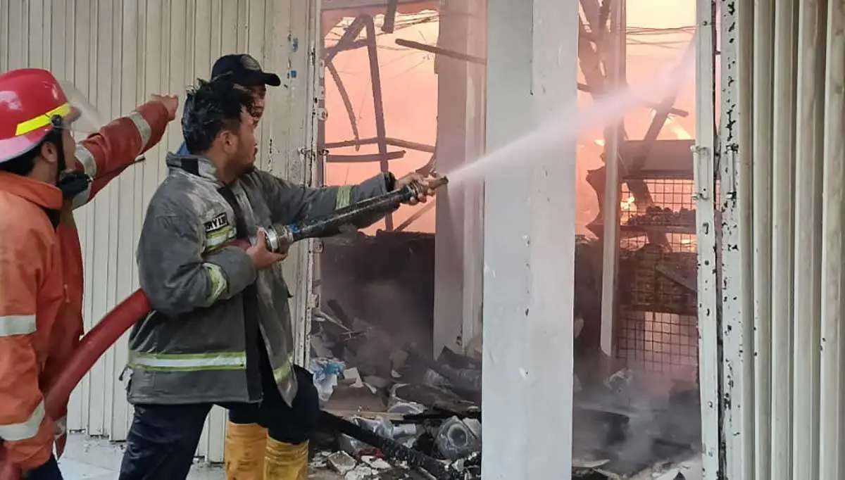 Si Jago Merah Lalap Gerai Indomaret di Perumtas 3 Sidoarjo