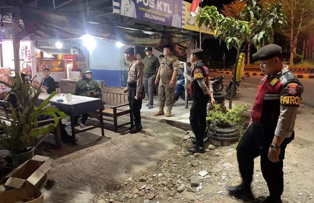 Sisir Titik Rawan hingga Tertibkan Pengamen, Polres Ngawi dan Satpol PP Gelar Patroli Gabungan