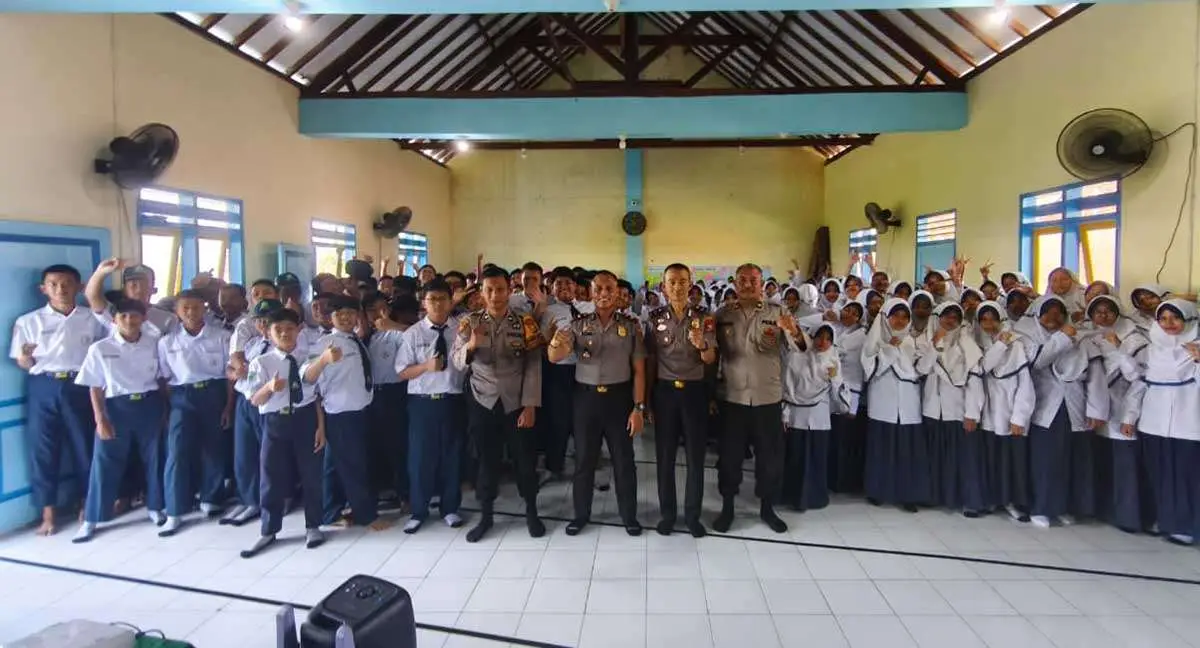 Sat Binmas Polresta Sidoarjo Beri Penyuluhan Bahaya Kenakalan Remaja di SMP Muhammadiyah 8