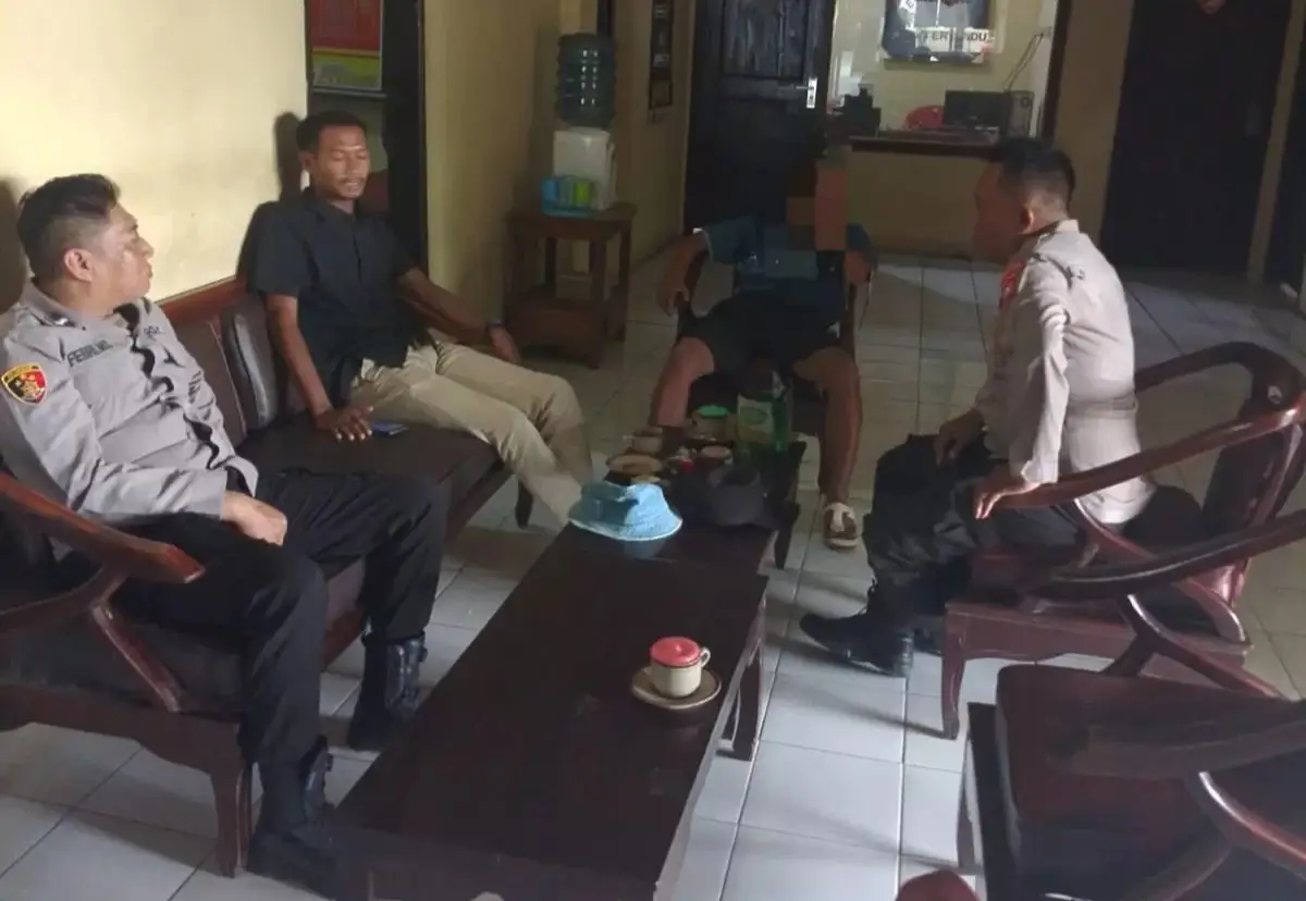 Petugas bersama ODGJ yang diamankan di Mapolsek Pucuk