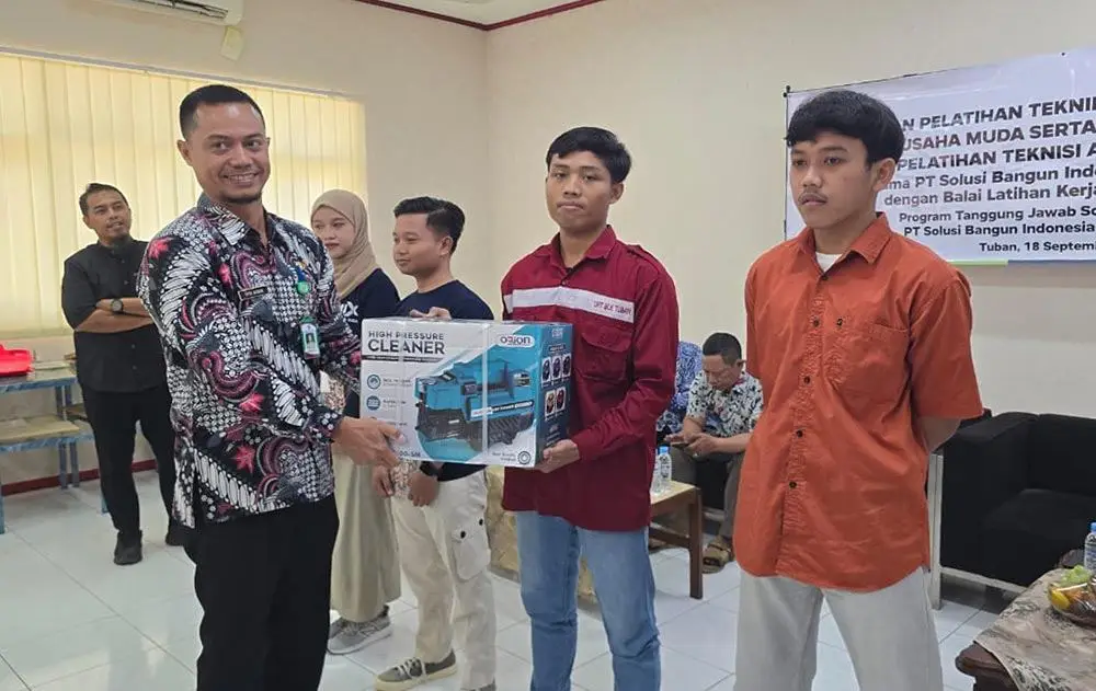 Dorong Wirausaha Mandiri, PT SBI Bekali Warga 6 Desa Keterampilan Sablon dan Teknisi AC