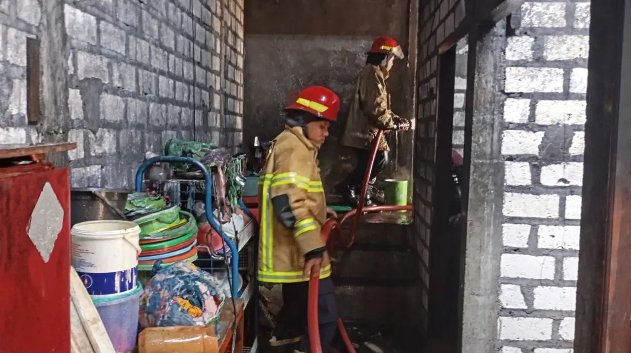 Gegara Lupa Matikan Obat Nyamuk, Rumah Warga Gresik Terbakar Saat Pemilik Tidur