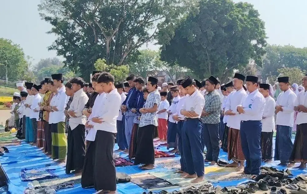 Ketuk Pintu Langit Lewat Salat Istisqa, Santri Ponpes Ashomadiyah Tuban Berdoa Memohon Hujan