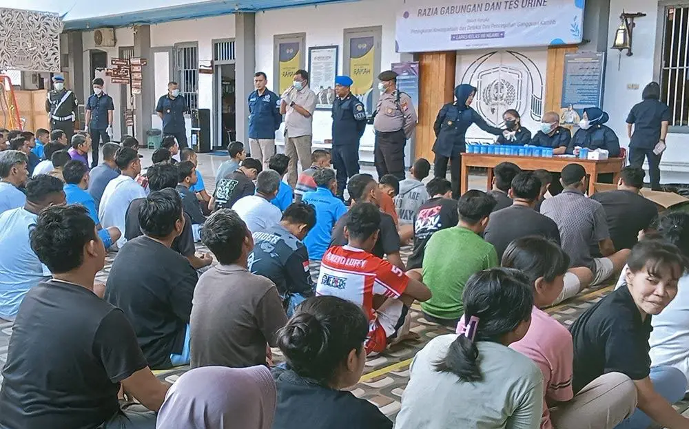 Gandeng TNI-Polri hingga BNNK, Lapas Ngawi Geledah Kamar WBP dan Tes Urine Deteksi Dini Narkoba