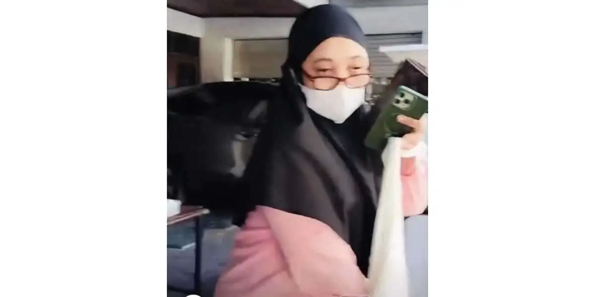 Viral Wanita Diduga Dosen di Surabaya Tertangkap Basah Curi Jajanan Pasar