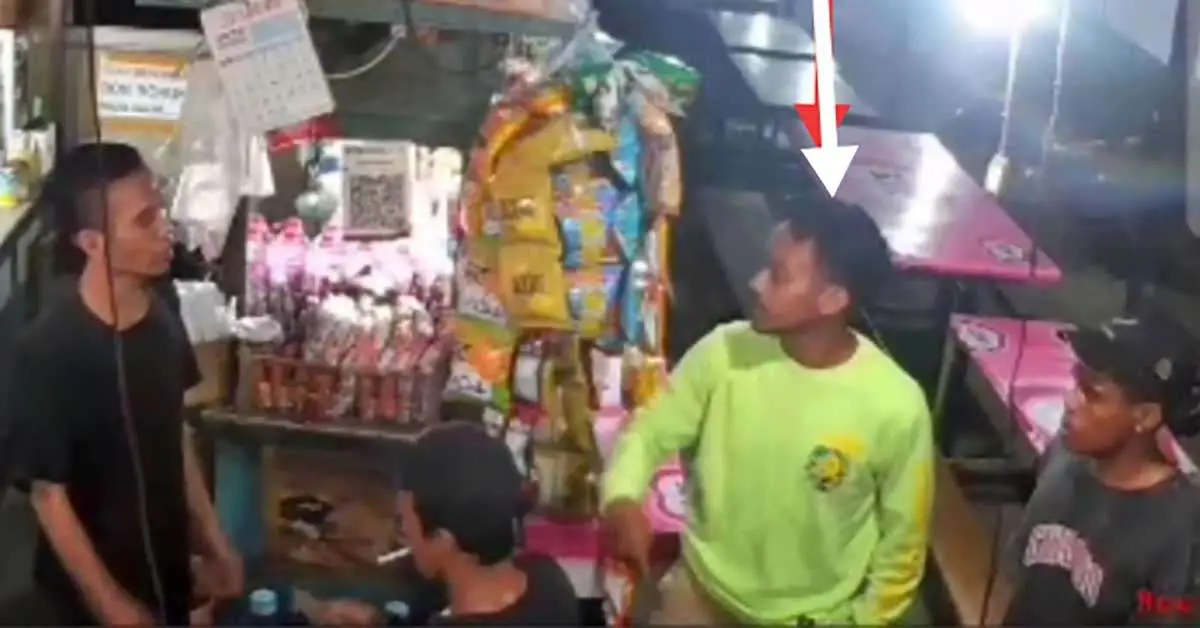 Rekaman CCTV pemukulan di sentra PKL Jalan HR. Muhammad, Surabaya.