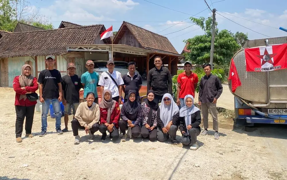 Bantu Atasi Risiko Kekeringan, DPC GMNI Ngawi Salurkan 10.000 Liter Air Bersih ke Dusun Gagan