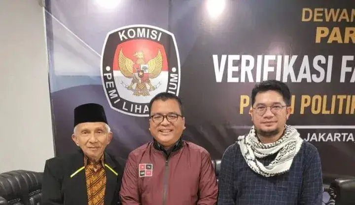 Amien Rais Soroti Sidang Gugatan Gibran, Tiga Hakim MK Dinilai Masih Waras