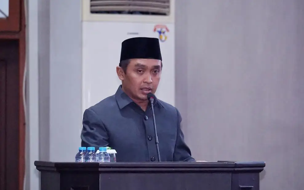 Wali Kota Pasuruan Adi Wibowo saat menyampaikan nota penjelasan raperda.