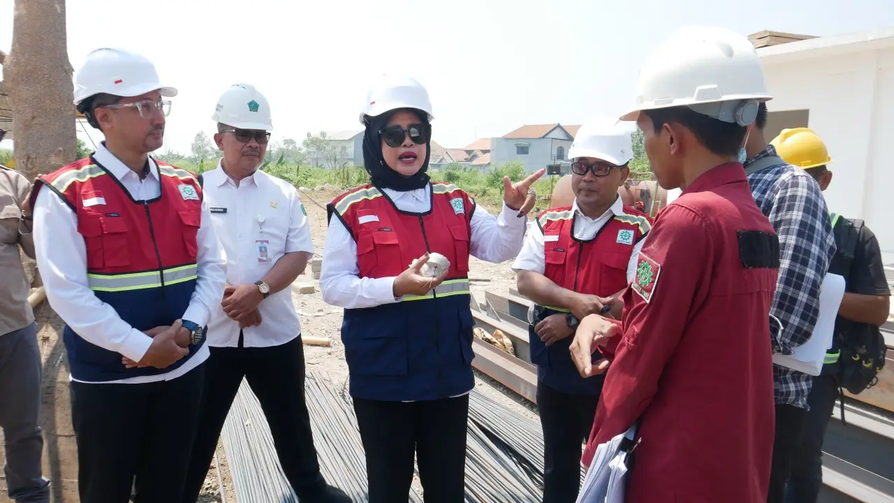 Wabup Mimik Soroti Kualitas Material Proyek Gedung Hemodialisis RSUD Sidoarjo Barat