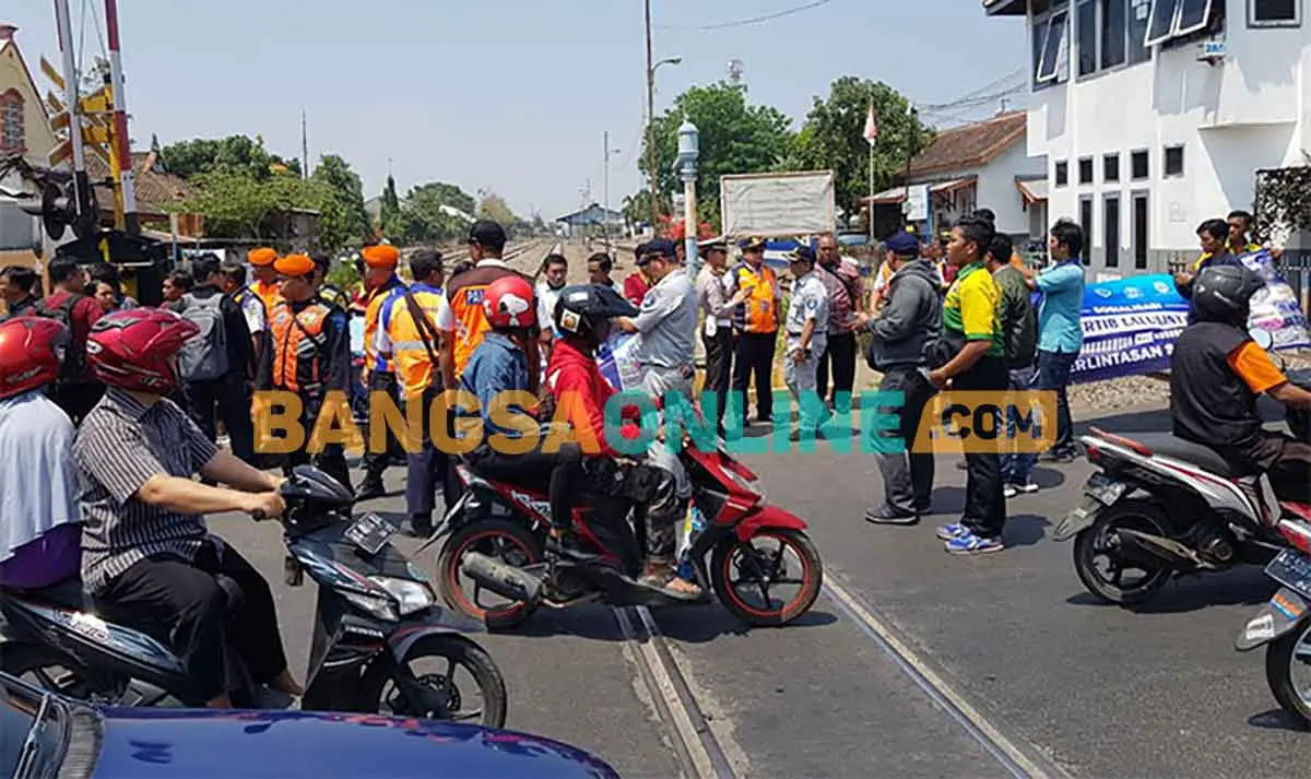 748 Petugas PJL KAI Ikuti Sertifikasi Keselamatan Perlintasan