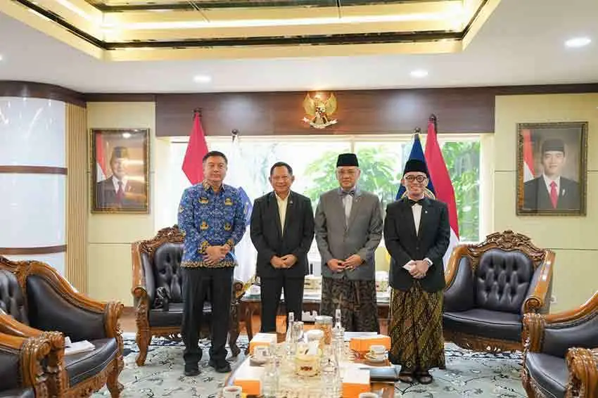 Pertemuan antara Menteri Haji dan Umrah bersama Menteri Dalam Negeri untuk membahas koordinasi strategis demi peningkatan layanan jemaah haji. (Ist)