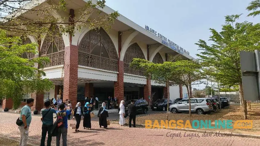 Kondisi Gedung Grha Purva Praja usai pelantikan ditunda. Foto: Dadang Dwi Tanto/BANGSAONLINE
