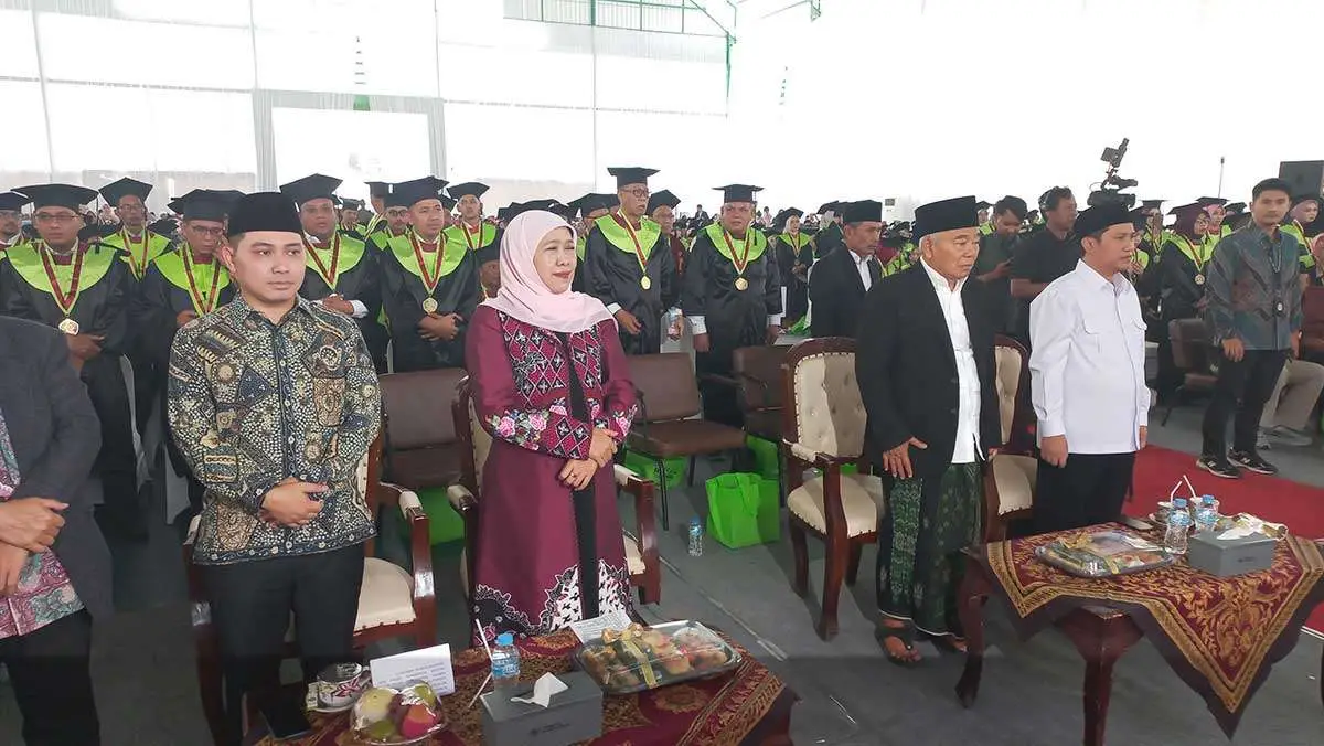 Wisuda UAC ke-VII, Gubernur Khofifah Ingatkan Alumni Implementasi Ilmu