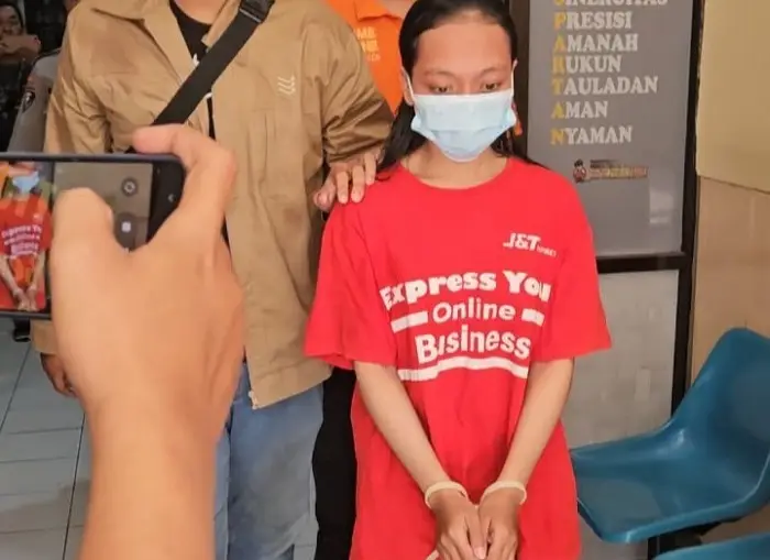 Diduga Cemburu, Seorang Pria Tewas Ditusuk Tunangannya di Toko Bangunan Gresik