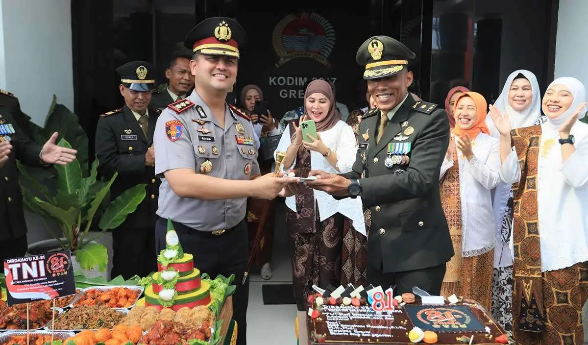 Kapolres Gresik Beri Kejutan di Makodim 0817 saat Peringatan HUT ke-81 TNI