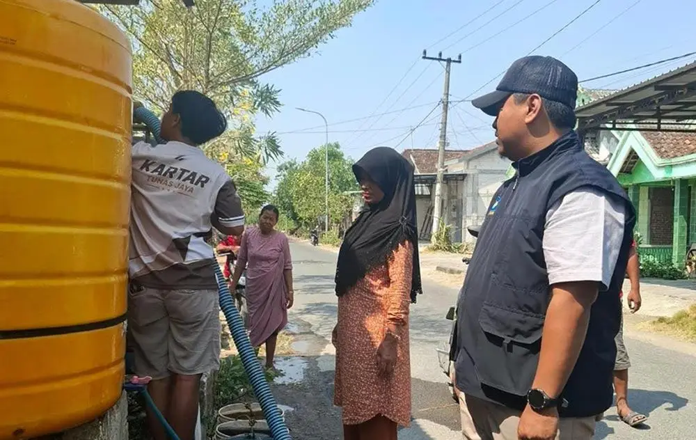 Bantu Warga Terdampak Kekeringan, Prodi PIAUD Gandeng Lakpesdam Salurkan 8.000 Liter Air Bersih