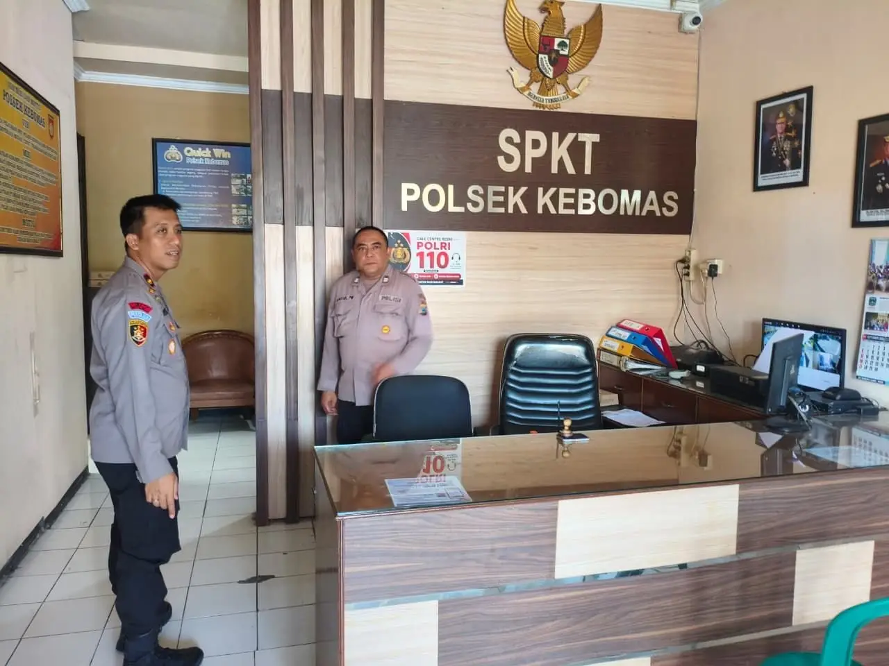 Kompol Rizi Santoso saat meninjau SPKT Polsek Kebomas