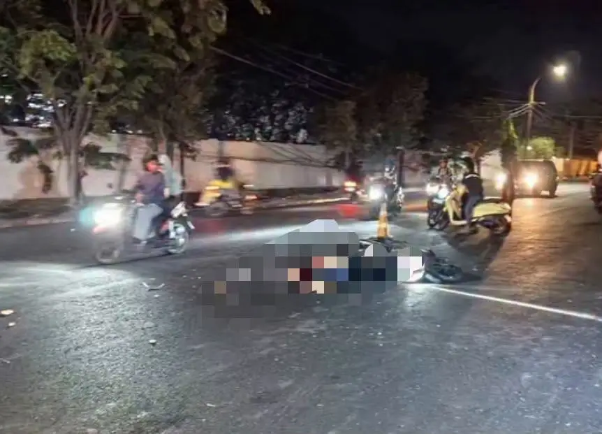 Korban beserta motor saat belum dievakuasi dari TKP