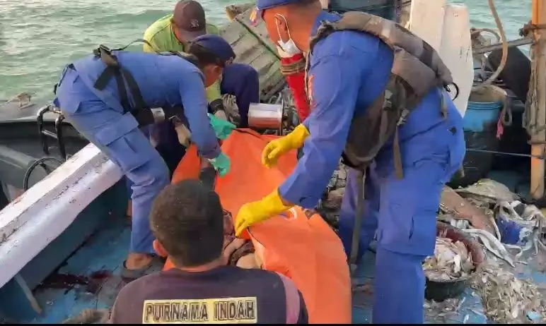 Jasad Pria Tanpa Identitas Ditemukan di Perairan Mengare Gresik
