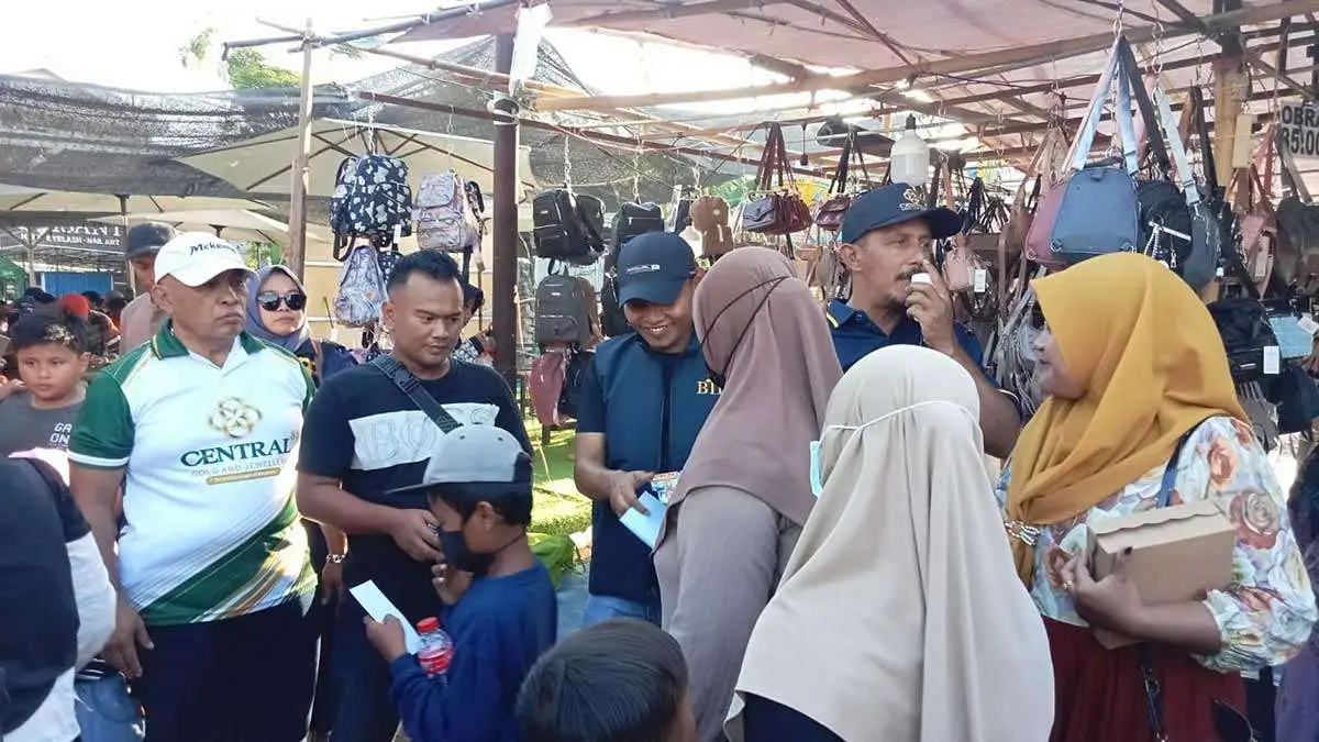 Yayasan Bashra BIP ketika mengajak anak yatim bermain di pasar rakyat.
