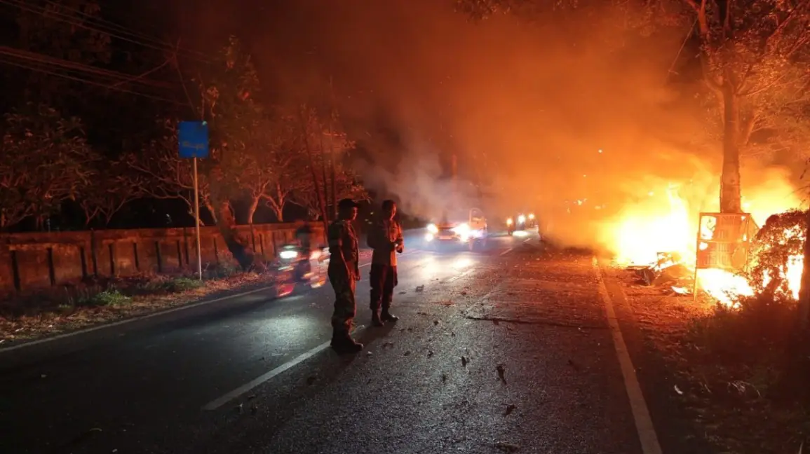 Warung Legen di Depan Makam Lamongan Ludes Terbakar, Kerugian Capai Rp25 Juta