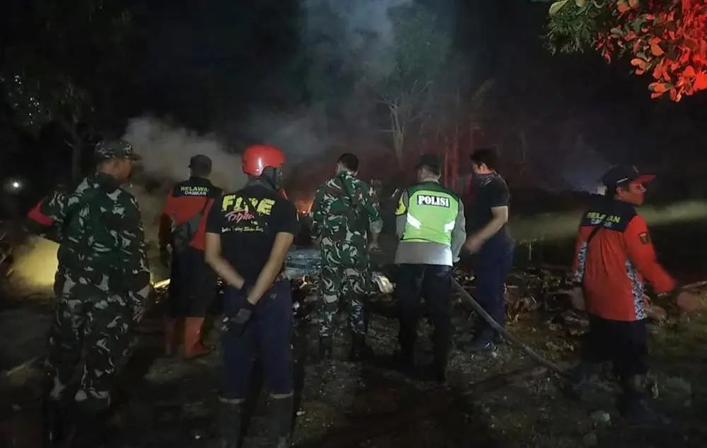 Rumah Warga Pangkur Ngawi Ludes Terbakar, TNI-Polri dan Warga Bahu-membahu Padamkan Api