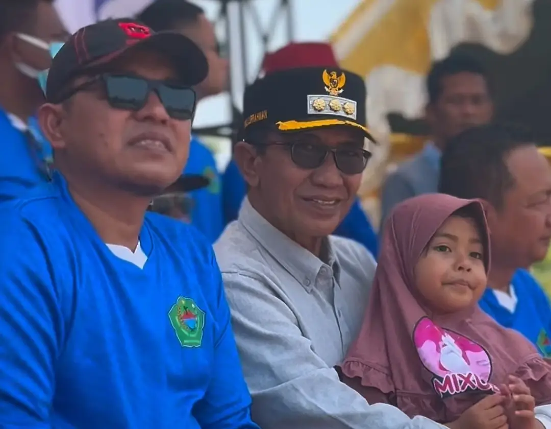 Bupati Pamekasan Siapkan Perbaikan Lapangan Kerapan Sapi Asam Manis Bertahap