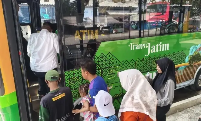 Trans Jatim Gratis Diserbu Penumpang di Lamongan, Sejumlah Bus Penuh saat HUT ke-81 Jawa Timur