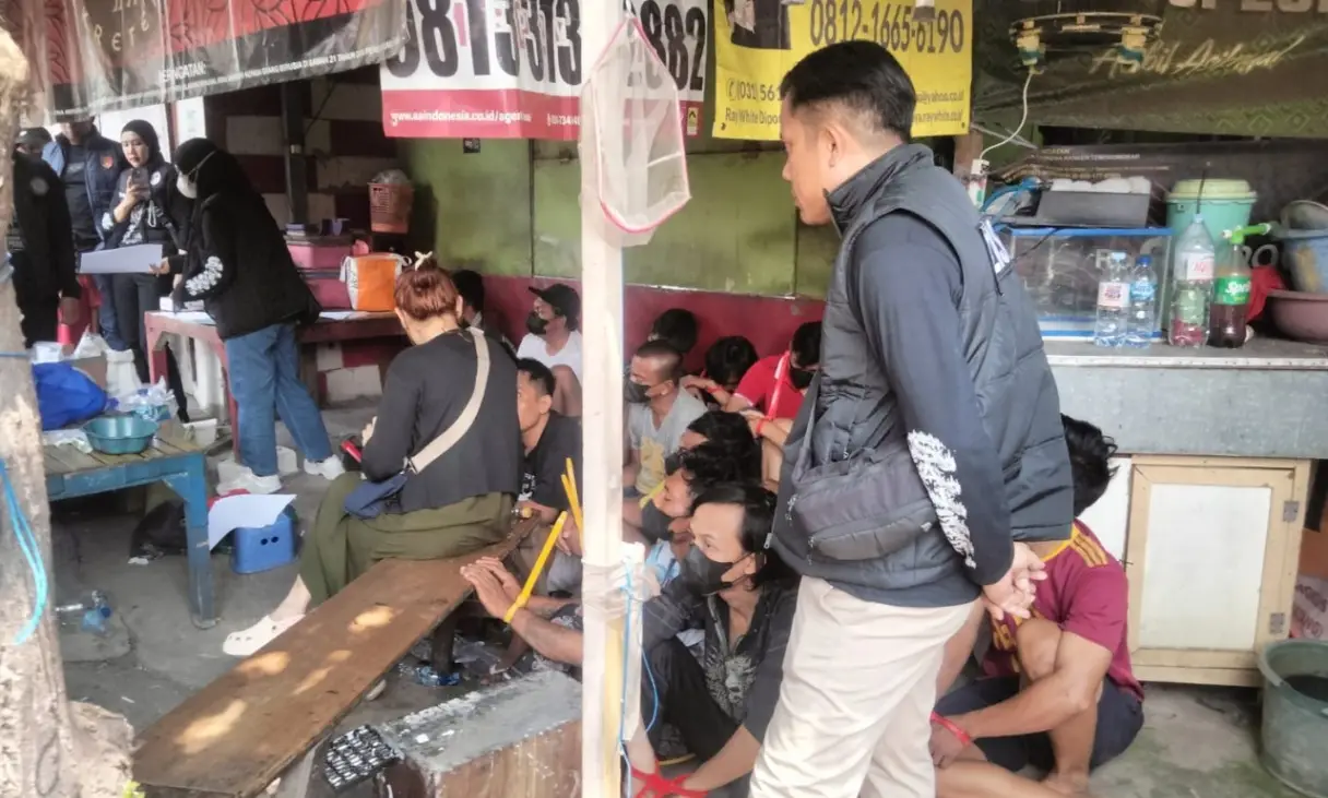 Polda Jatim Kembali Grebek Jalan Kunti Surabaya, 19 Orang Diduga Terlibat Narkoba Diamankan