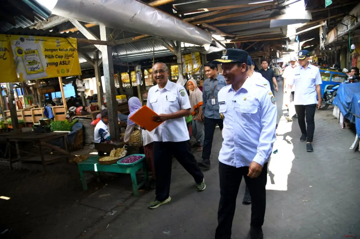Trotoar Jalan Teuku Umar Tulungagung Ditata, Kabel Internet Bakal Masuk Bawah Tanah