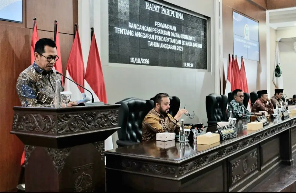 Wali Kota Batu Ajukan Raperda APBD 2027, Pendapatan Diproyeksikan Rp990,21 Miliar