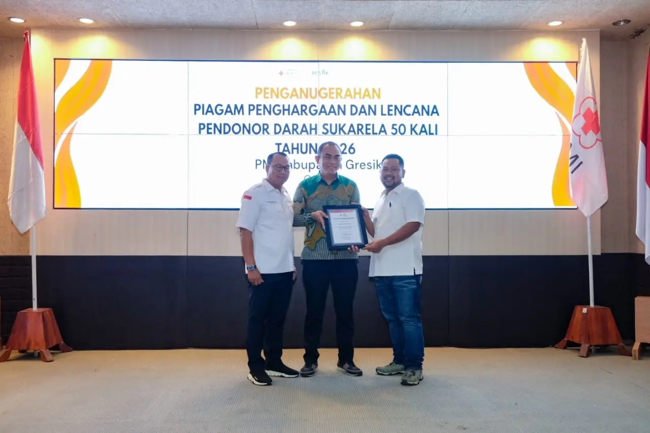 Donorkan Darah 50 Kali, Pendonor Sukarela di Gresik Terima Penghargaan Bupati