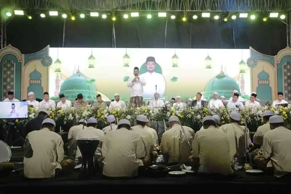 Lewat Gresik Bersholawat, Bupati Ajak Masyarakat Doakan Karhutla Segera Padam
