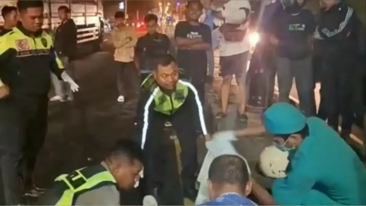Karyawati Pabrik di Lamongan Terlindas Truk Tronton saat Putar Balik, Kaki Kanan Patah